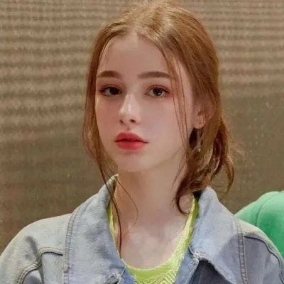 نایاب بابر avatar